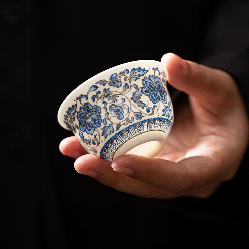 Elegant Blue and White Porcelain Tea Cup – Jingdezhen Handmade Chanzhi Lotus Gongfu Tasting Cup (Single Cup)